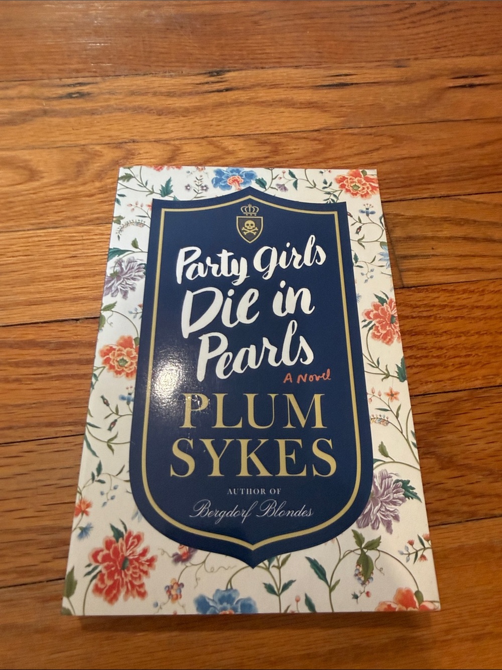 Party Girls Die in Pearls by Plum Sykes - Paperback